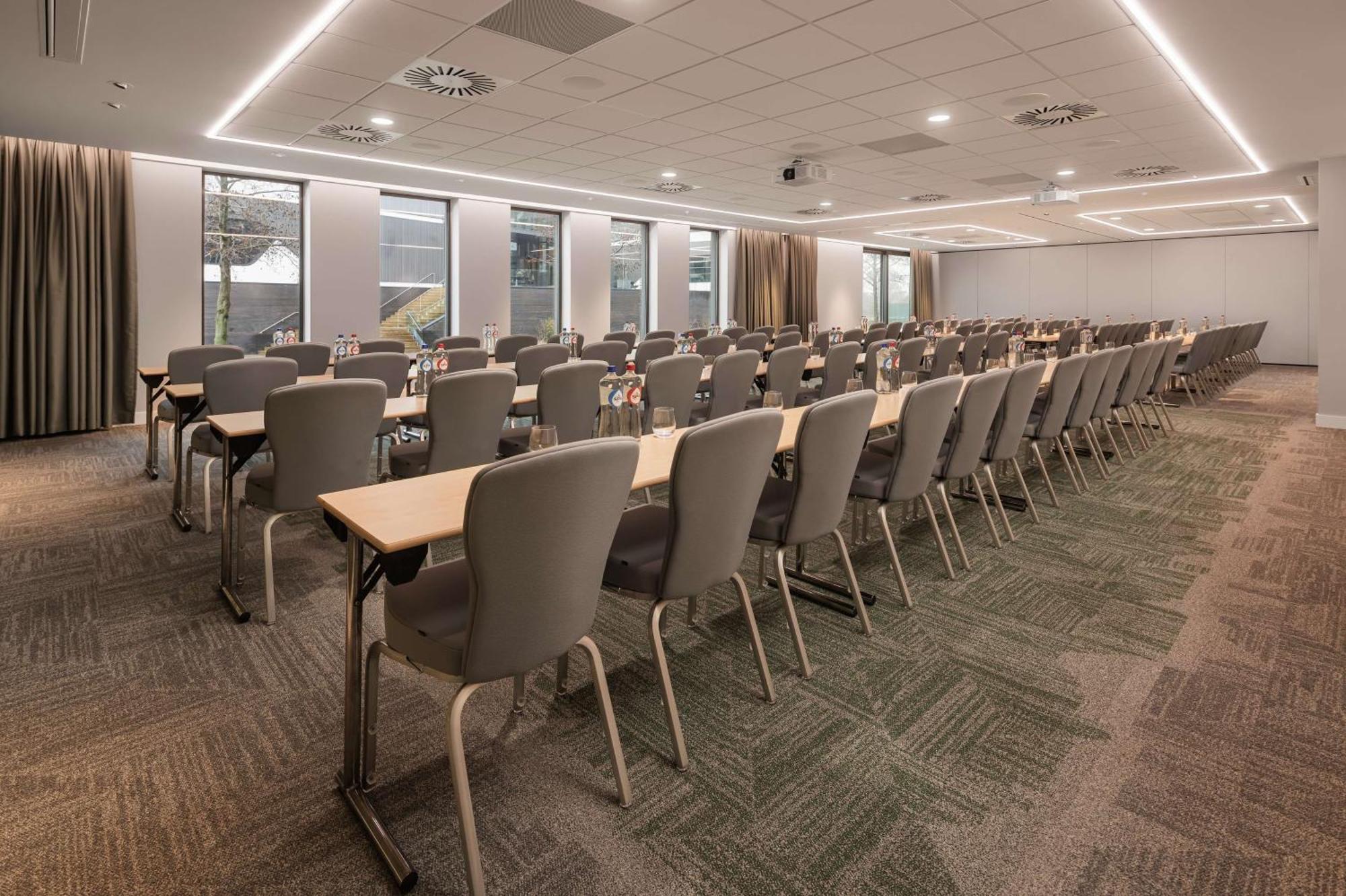 Hilton Garden Inn Лейден Екстериор снимка